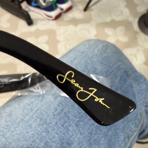 Sean John Black Round Sunglasses with case brand new - Picture 4 of 8